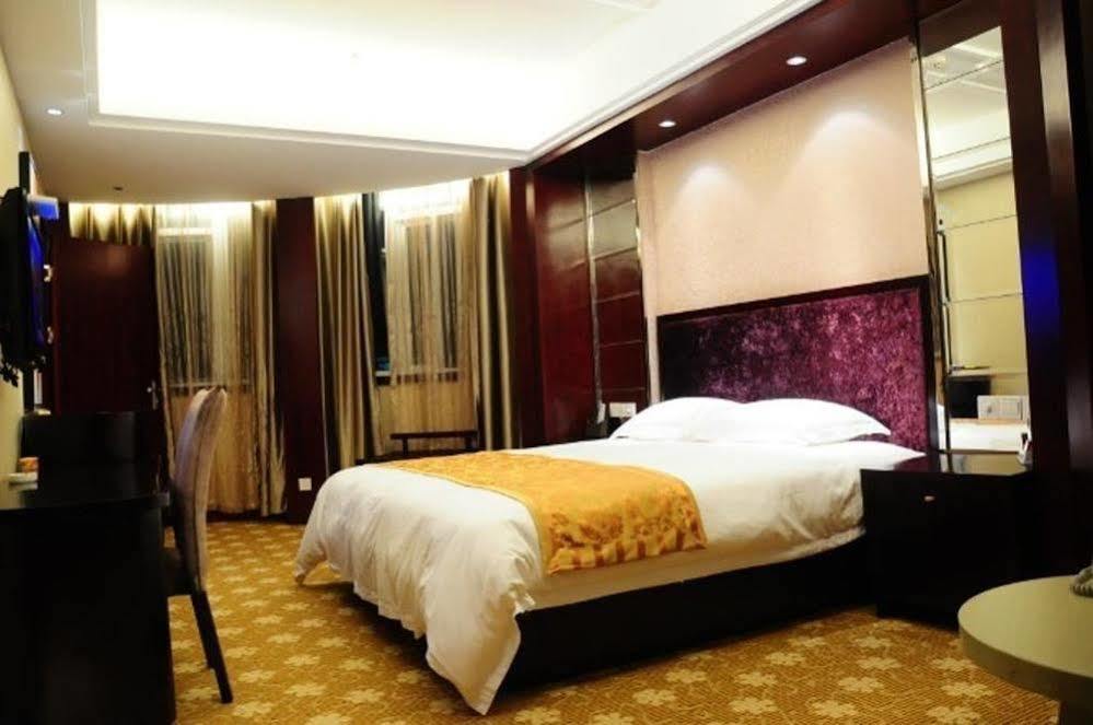 Ronghe Holiday Hotel Shiyan  Exterior foto